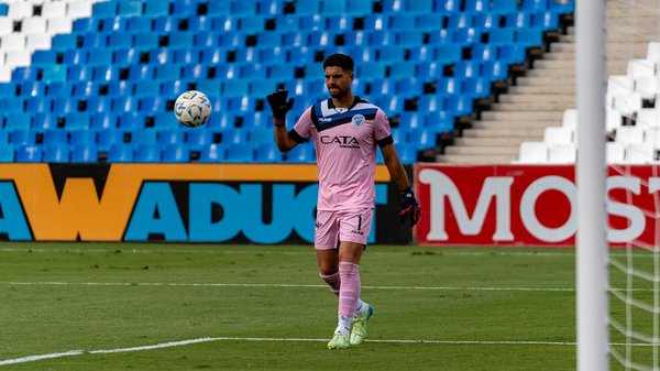 Maximize your triathlon success: essential training tips for uk athletes to balance swimming, cycling, and running for optimal race day results